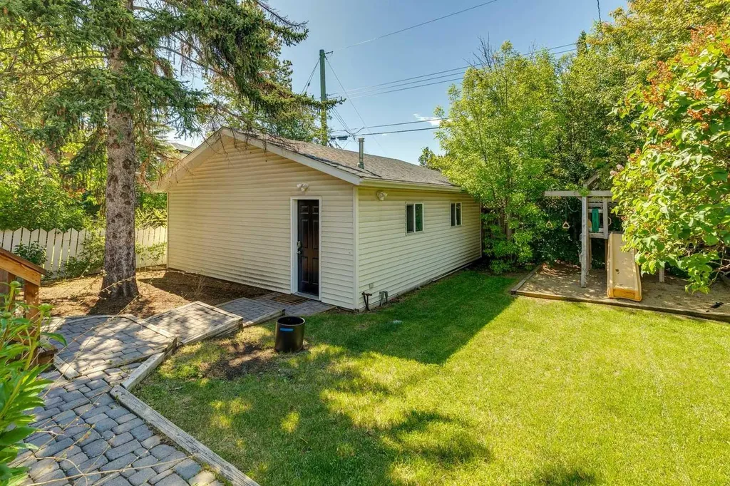 3607 Kilkenny Road SW Calgary AB T3E 4R7