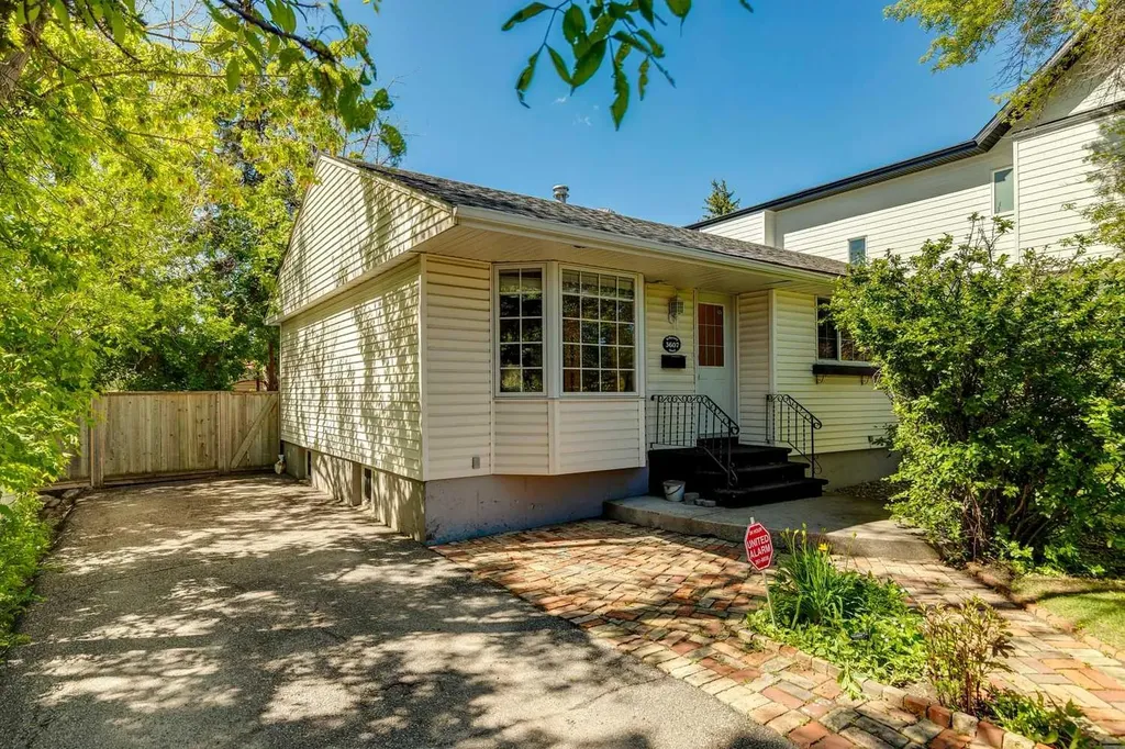 3607 Kilkenny Road SW Calgary AB T3E 4R7