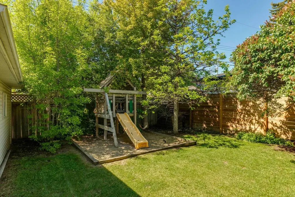 3607 Kilkenny Road SW Calgary AB T3E 4R7
