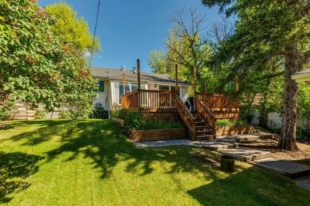 3607 Kilkenny Road SW Calgary AB T3E 4R7