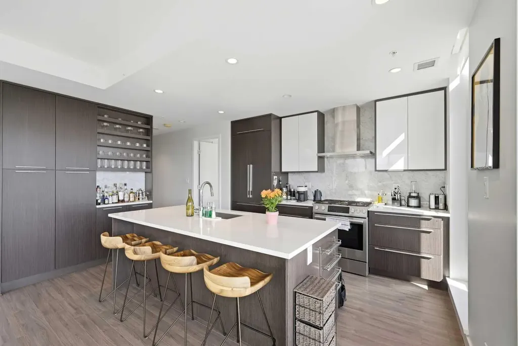 930 16 Avenue SW Calgary AB T2R 1C2