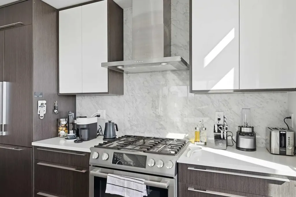 930 16 Avenue SW Calgary AB T2R 1C2