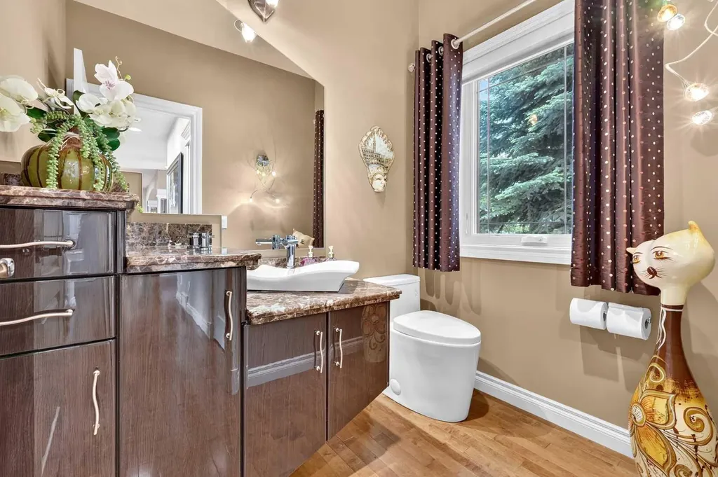 128 Heritage Lake Drive Heritage Pointe AB T1S 4H7