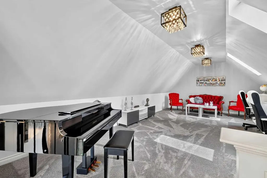 128 Heritage Lake Drive Heritage Pointe AB T1S 4H7