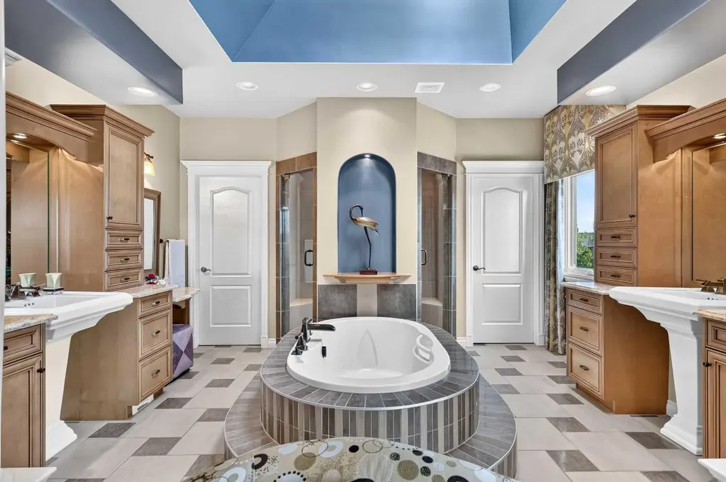 128 Heritage Lake Drive Heritage Pointe AB T1S 4H7