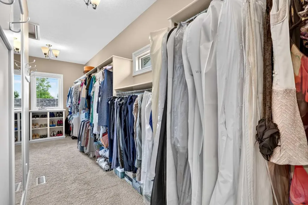 128 Heritage Lake Drive Heritage Pointe AB T1S 4H7
