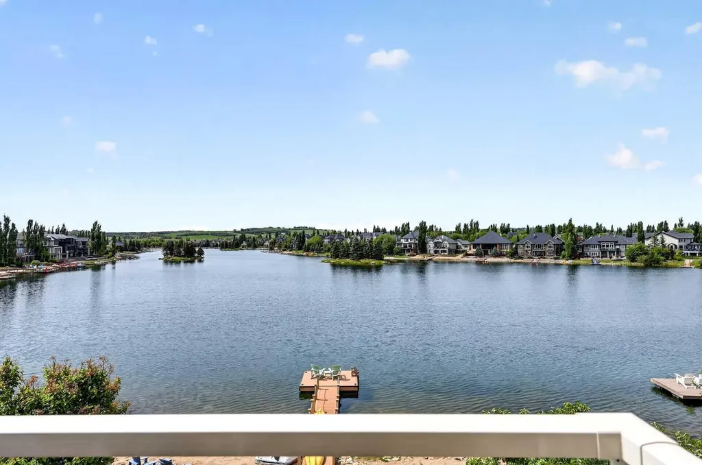 128 Heritage Lake Drive Heritage Pointe AB T1S 4H7