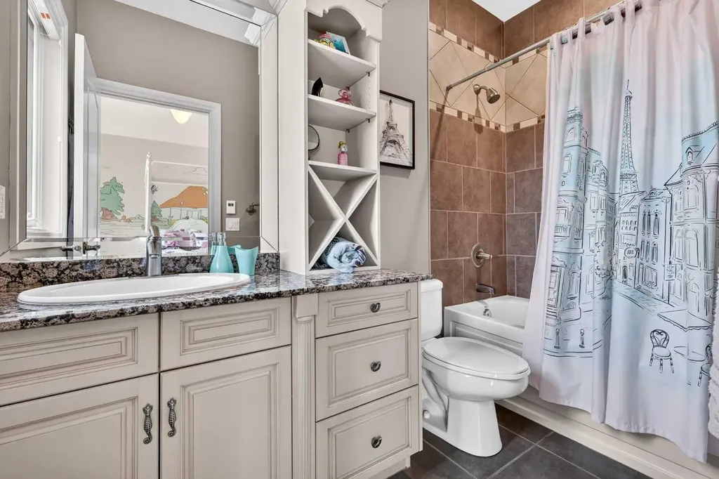 128 Heritage Lake Drive Heritage Pointe AB T1S 4H7