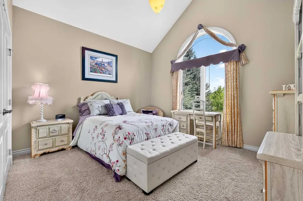 128 Heritage Lake Drive Heritage Pointe AB T1S 4H7