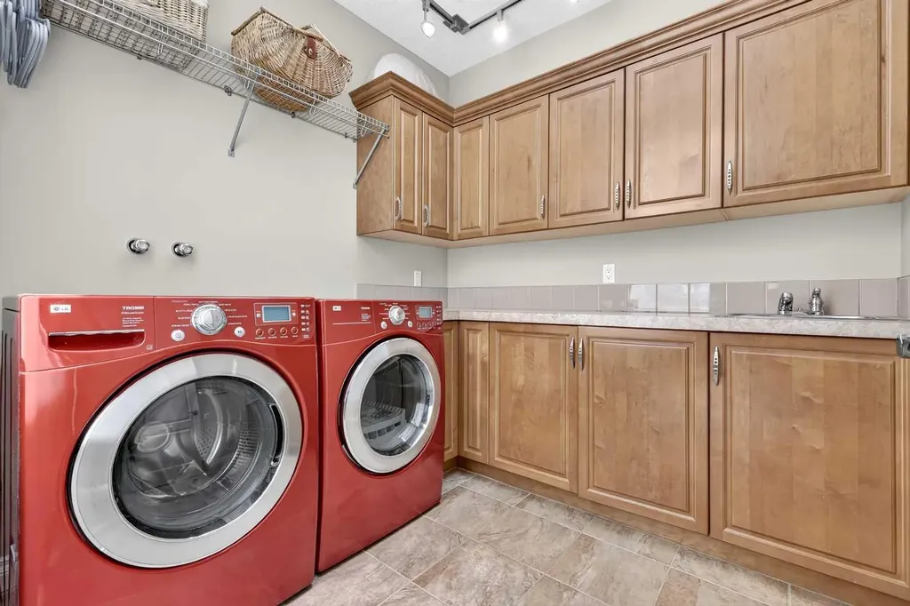 128 Heritage Lake Drive Heritage Pointe AB T1S 4H7