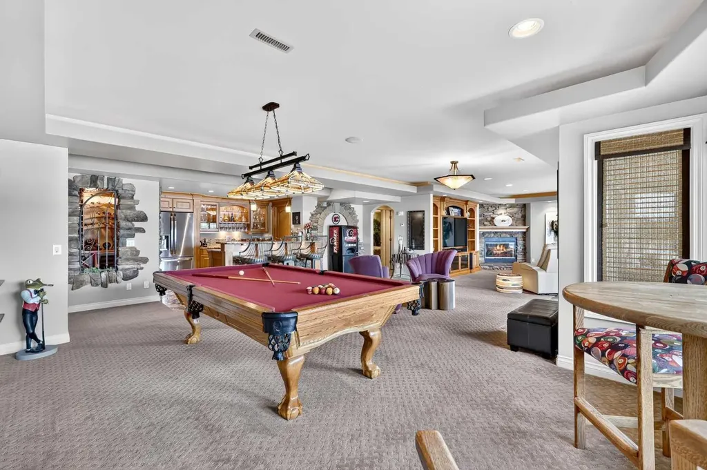 128 Heritage Lake Drive Heritage Pointe AB T1S 4H7
