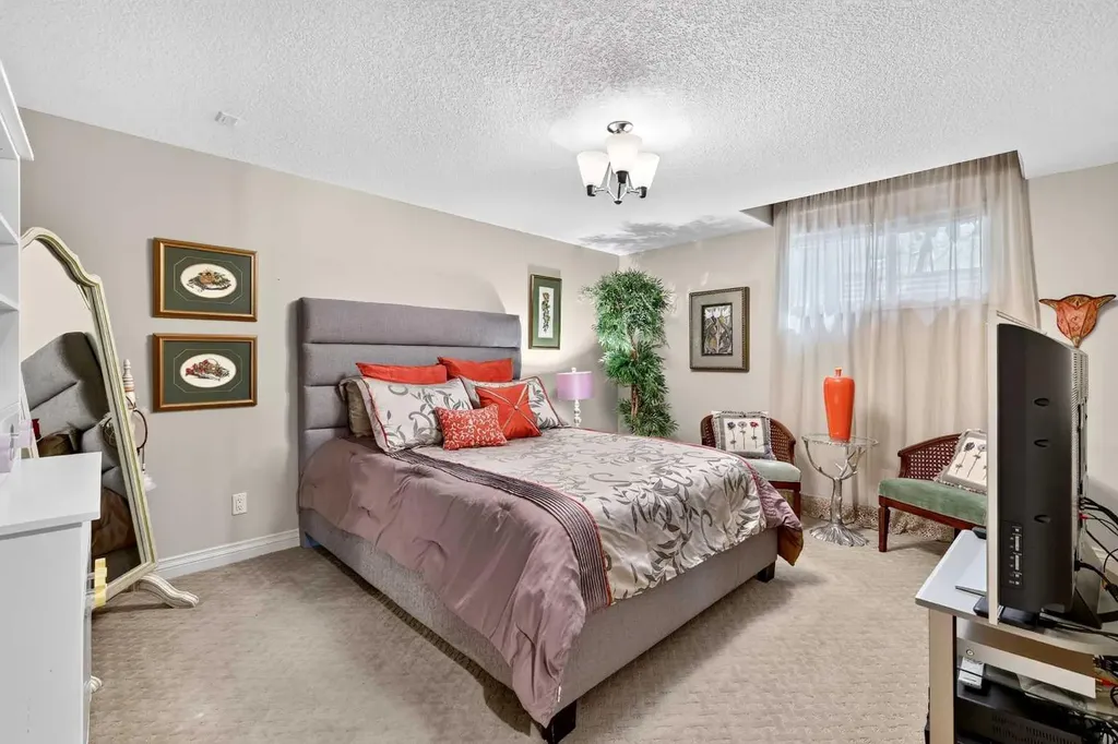 128 Heritage Lake Drive Heritage Pointe AB T1S 4H7