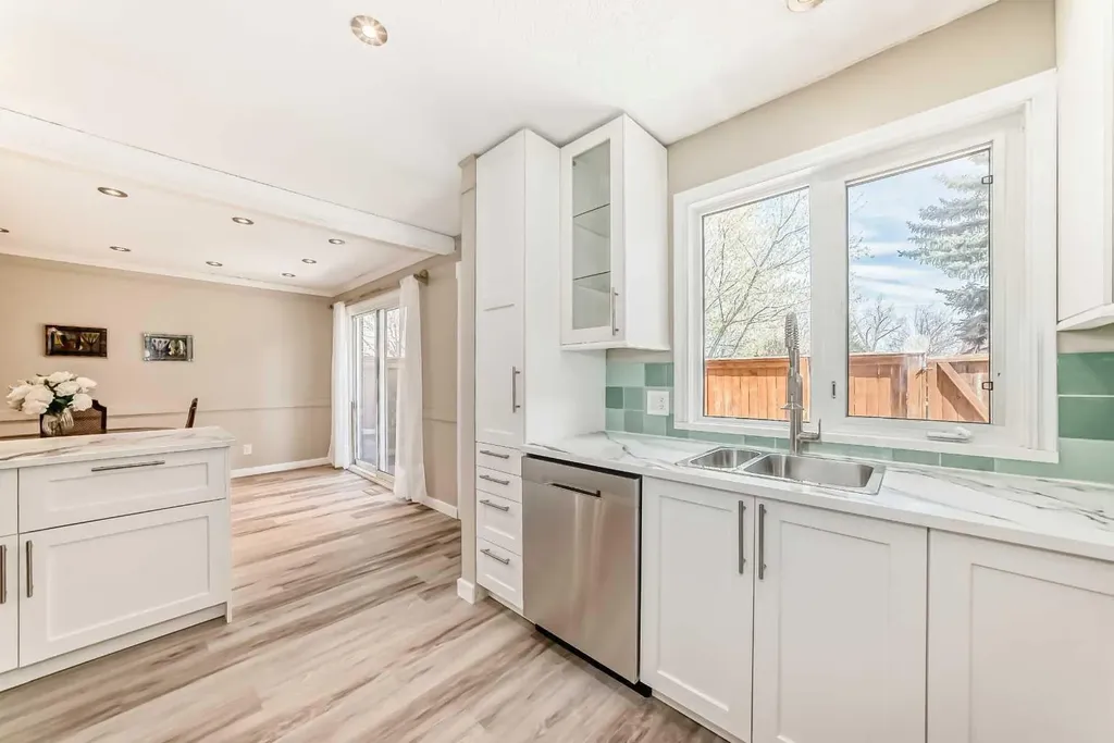 714 Willow Park Drive SE Calgary AB T2J 0L8