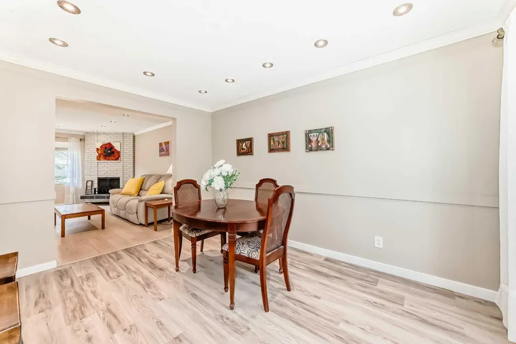 714 Willow Park Drive SE Calgary AB T2J 0L8