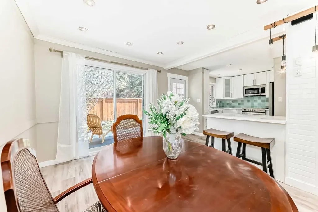 714 Willow Park Drive SE Calgary AB T2J 0L8