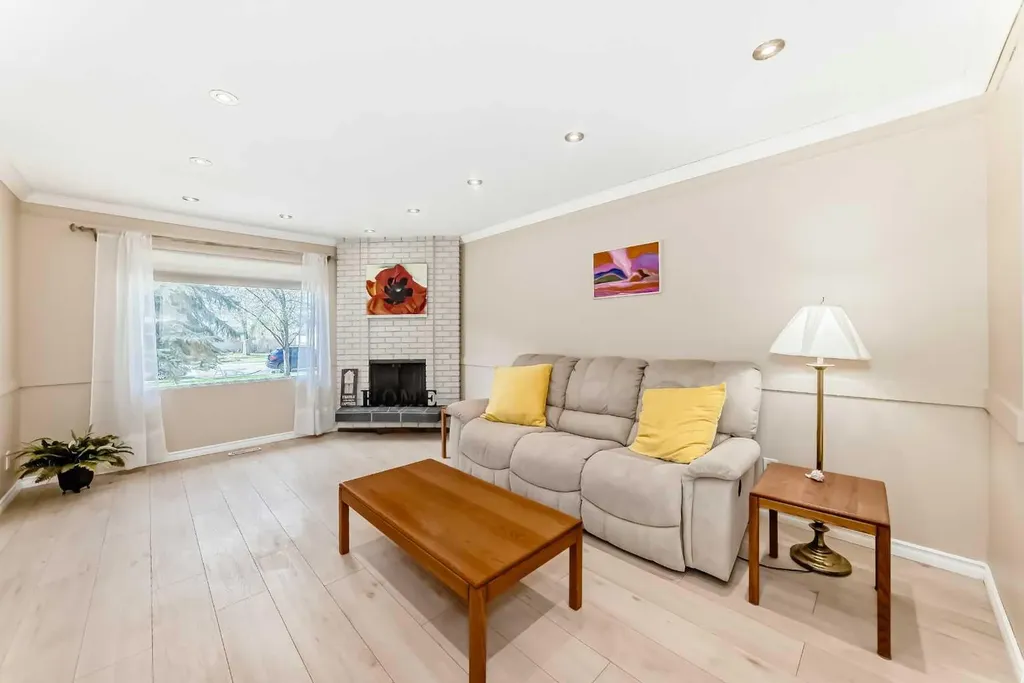 714 Willow Park Drive SE Calgary AB T2J 0L8