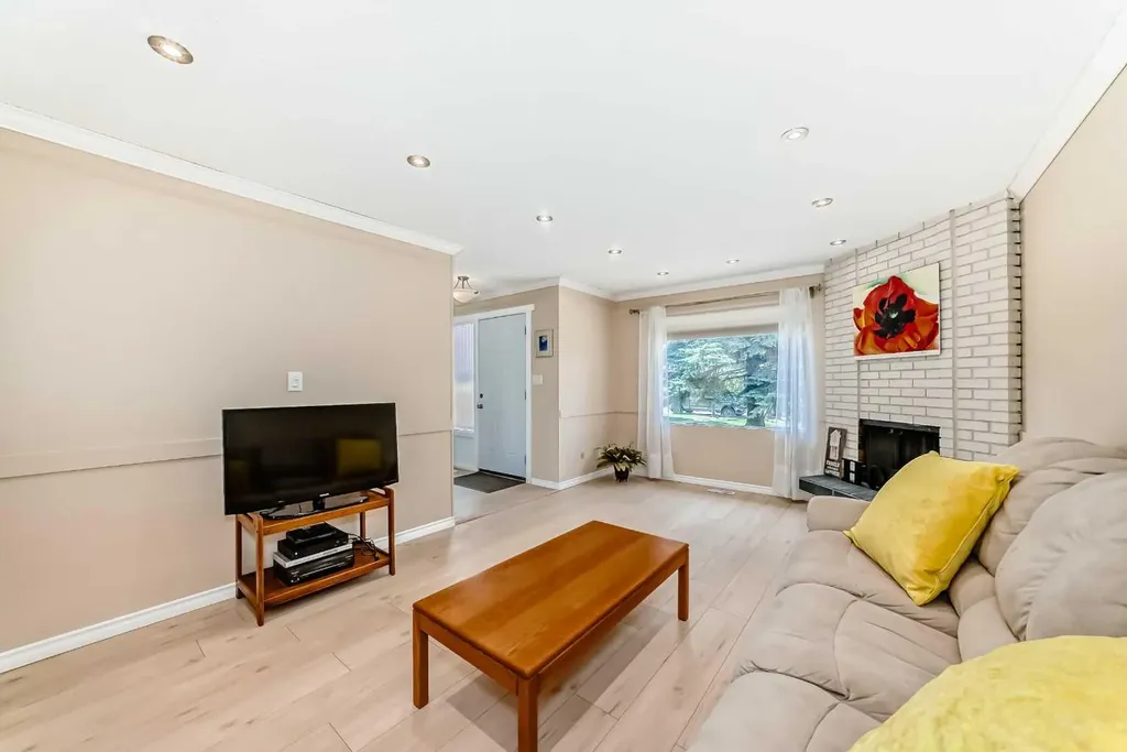 714 Willow Park Drive SE Calgary AB T2J 0L8