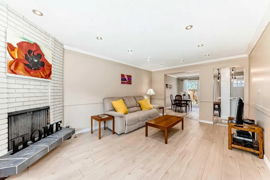714 Willow Park Drive SE Calgary AB T2J 0L8