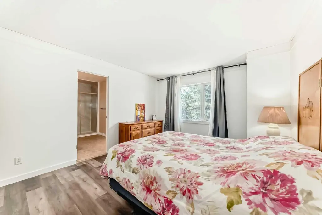 714 Willow Park Drive SE Calgary AB T2J 0L8
