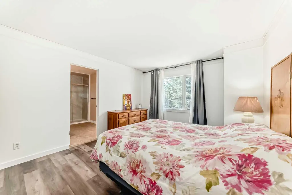 714 Willow Park Drive SE Calgary AB T2J 0L8