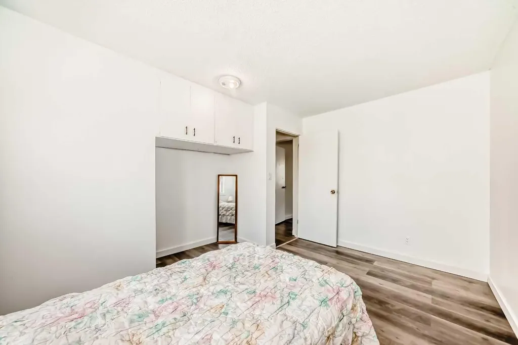 714 Willow Park Drive SE Calgary AB T2J 0L8