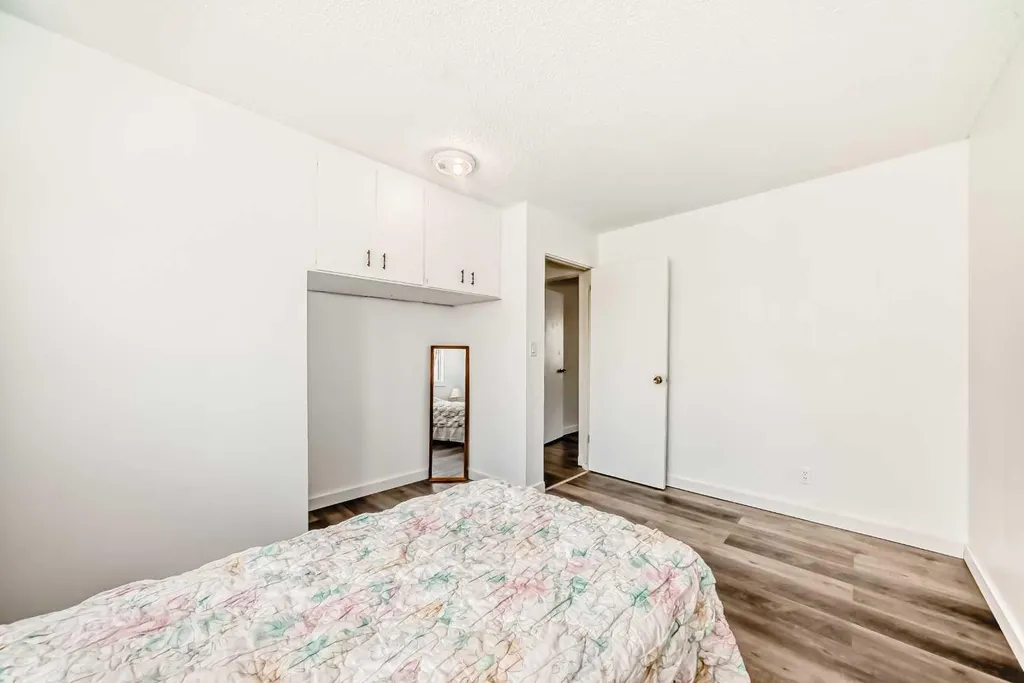 714 Willow Park Drive SE Calgary AB T2J 0L8
