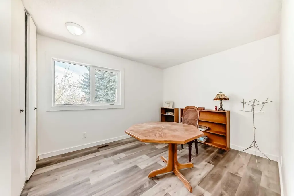 714 Willow Park Drive SE Calgary AB T2J 0L8