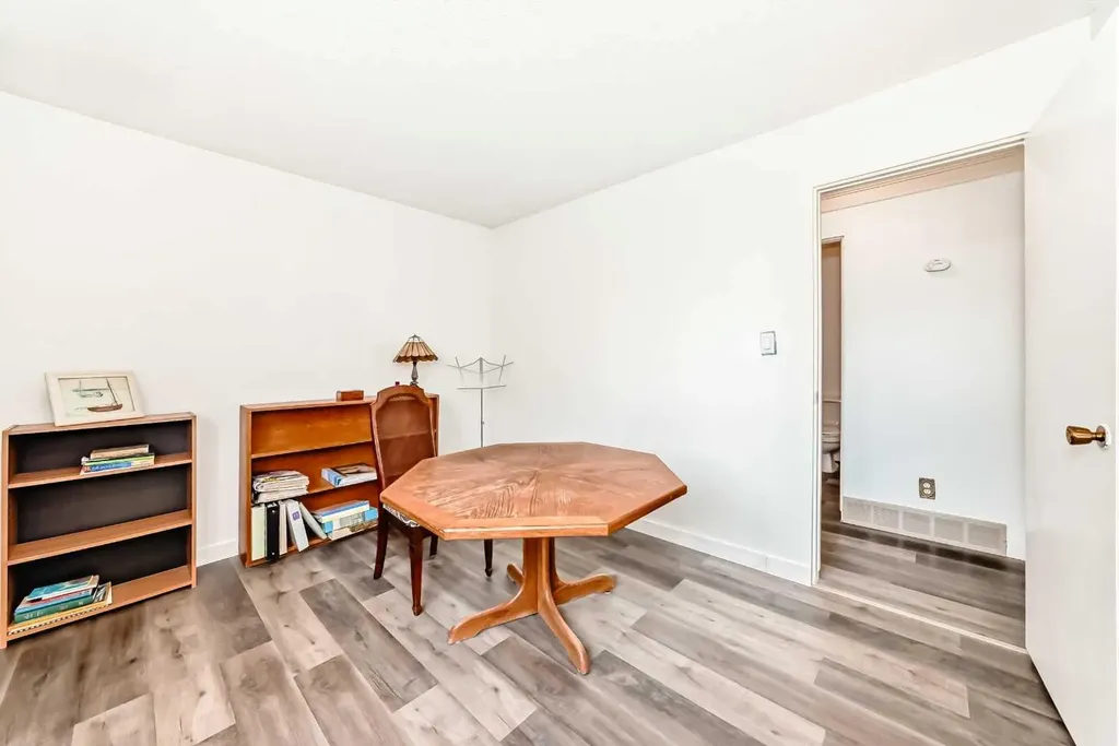 714 Willow Park Drive SE Calgary AB T2J 0L8