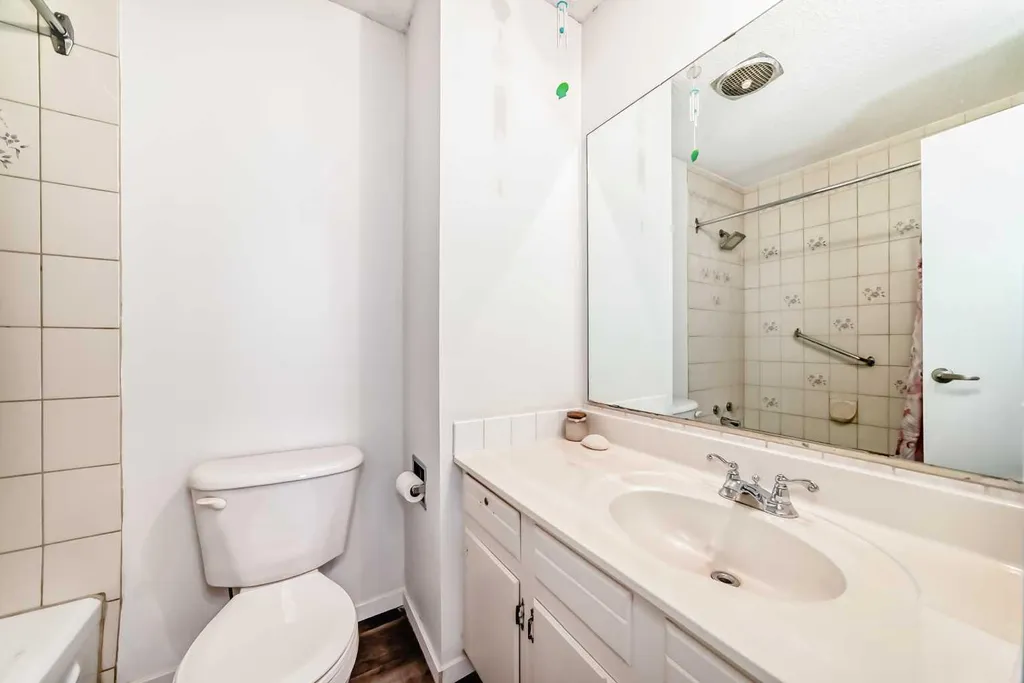 714 Willow Park Drive SE Calgary AB T2J 0L8