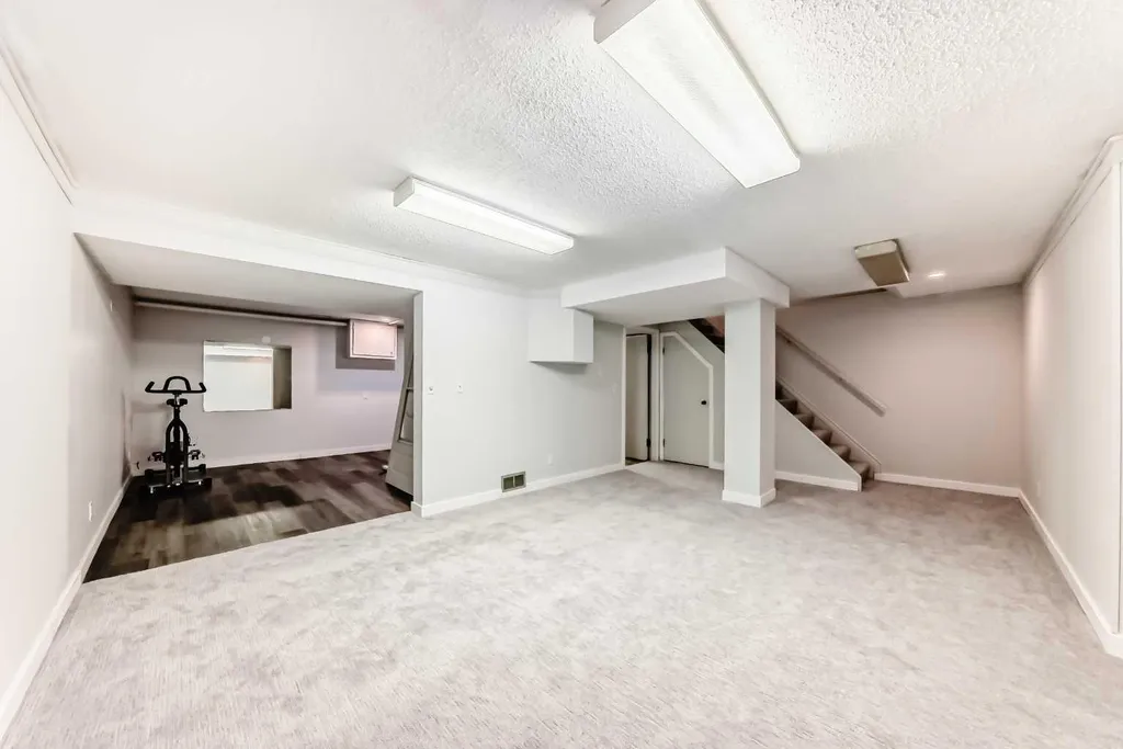 714 Willow Park Drive SE Calgary AB T2J 0L8