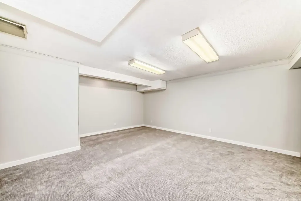 714 Willow Park Drive SE Calgary AB T2J 0L8