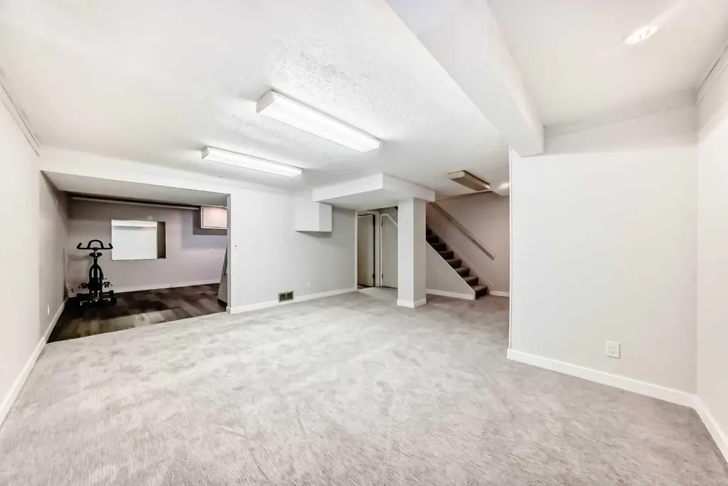 714 Willow Park Drive SE Calgary AB T2J 0L8