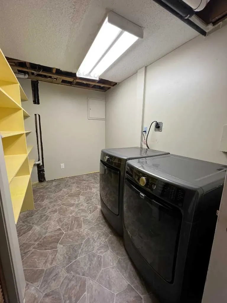 714 Willow Park Drive SE Calgary AB T2J 0L8