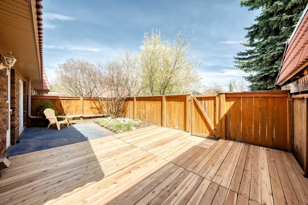 714 Willow Park Drive SE Calgary AB T2J 0L8