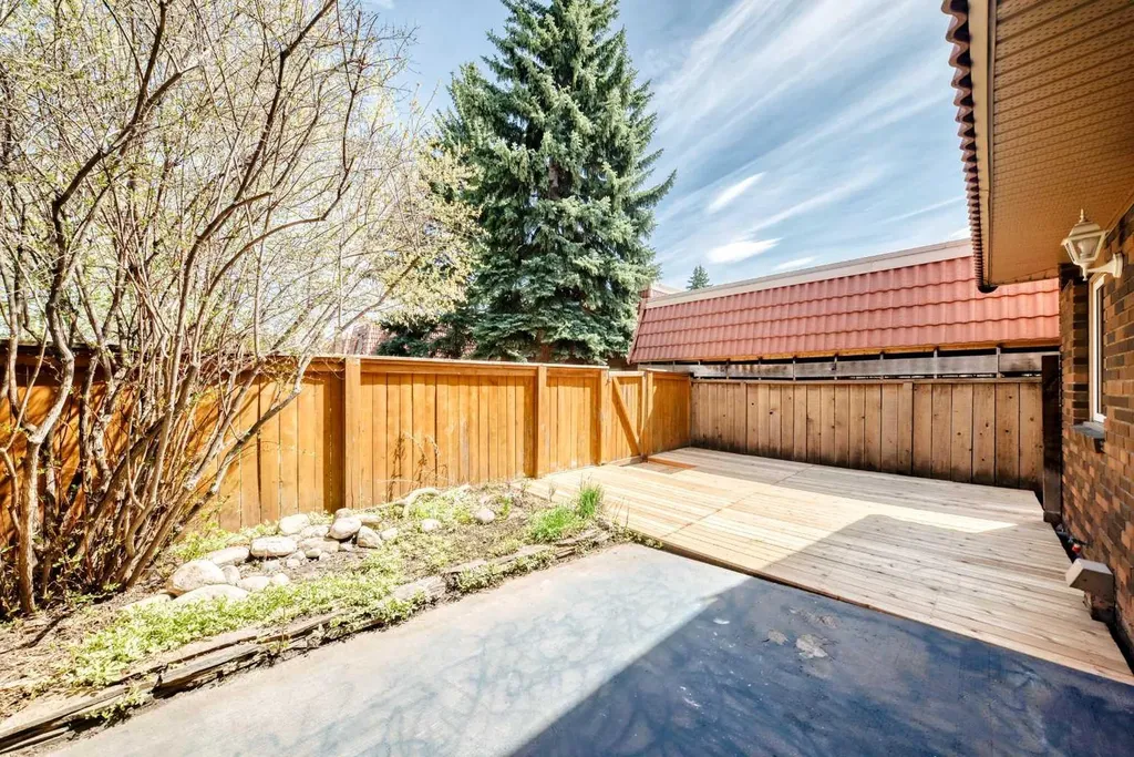 714 Willow Park Drive SE Calgary AB T2J 0L8