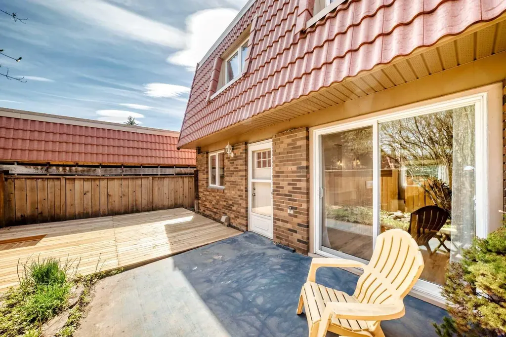 714 Willow Park Drive SE Calgary AB T2J 0L8