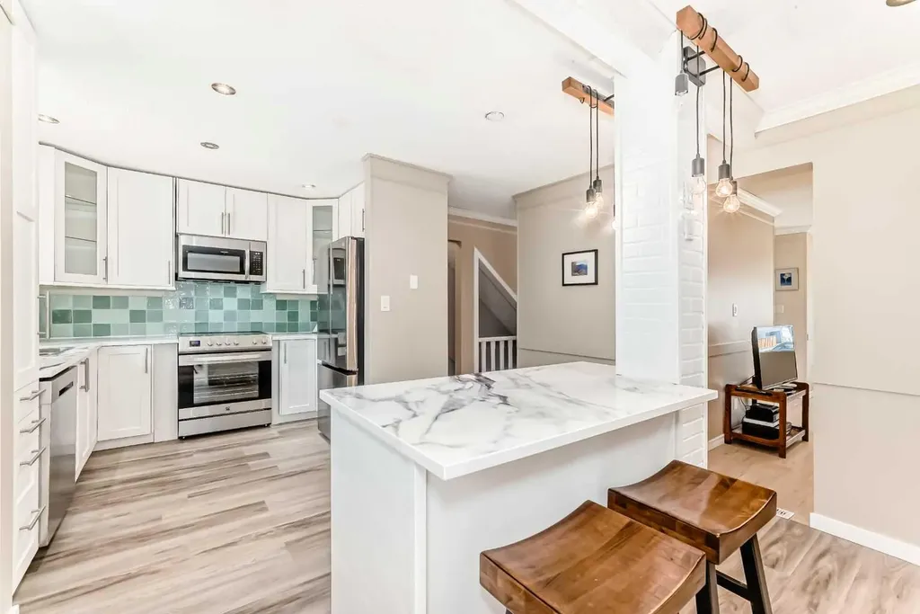 714 Willow Park Drive SE Calgary AB T2J 0L8