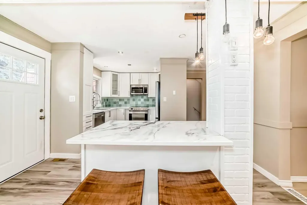 714 Willow Park Drive SE Calgary AB T2J 0L8