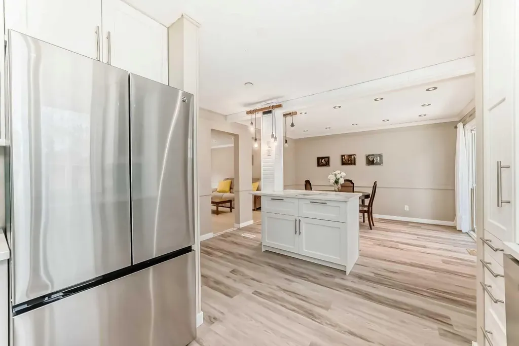 714 Willow Park Drive SE Calgary AB T2J 0L8