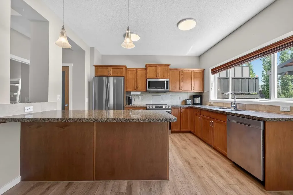 52 Reunion Close NW Airdrie AB T4B 0M2
