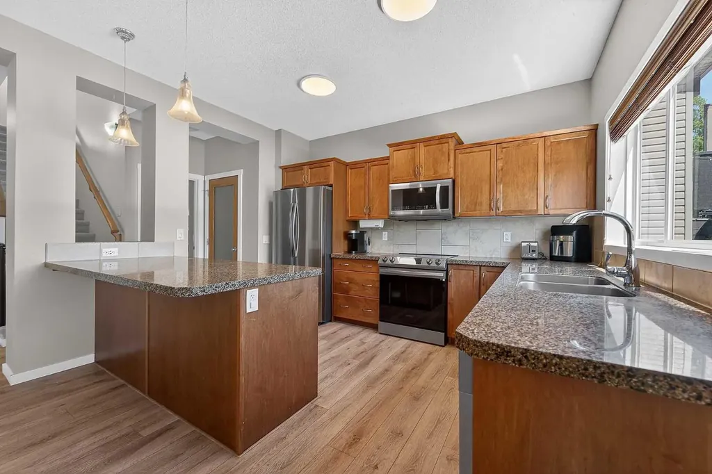 52 Reunion Close NW Airdrie AB T4B 0M2
