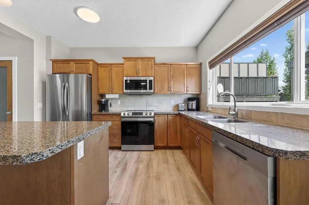 52 Reunion Close NW Airdrie AB T4B 0M2
