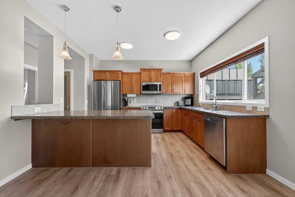 52 Reunion Close NW Airdrie AB T4B 0M2