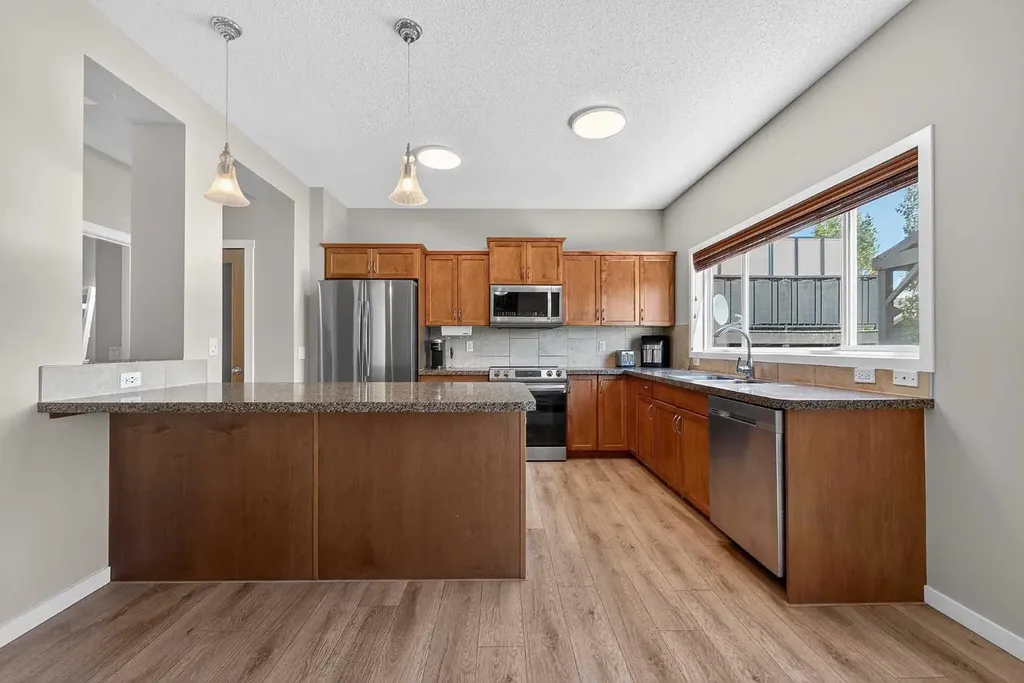 52 Reunion Close NW Airdrie AB T4B 0M2