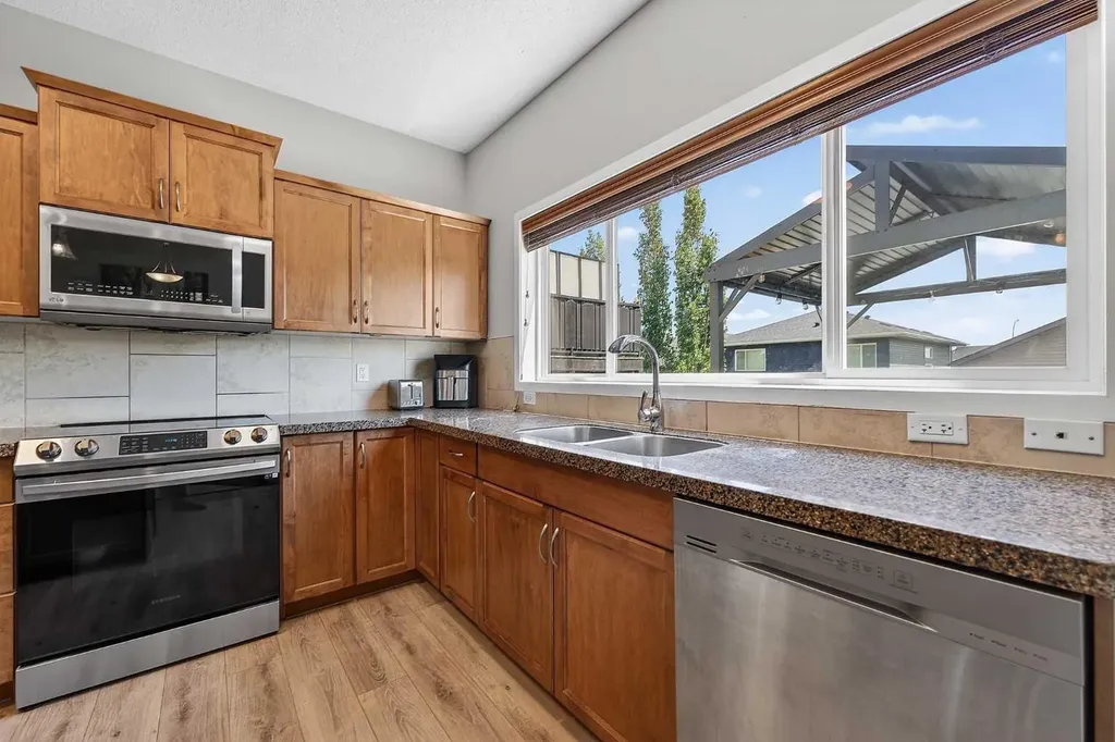 52 Reunion Close NW Airdrie AB T4B 0M2