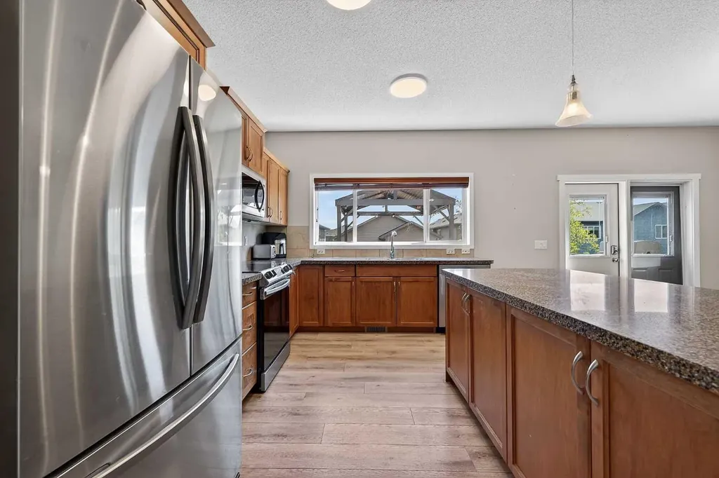 52 Reunion Close NW Airdrie AB T4B 0M2