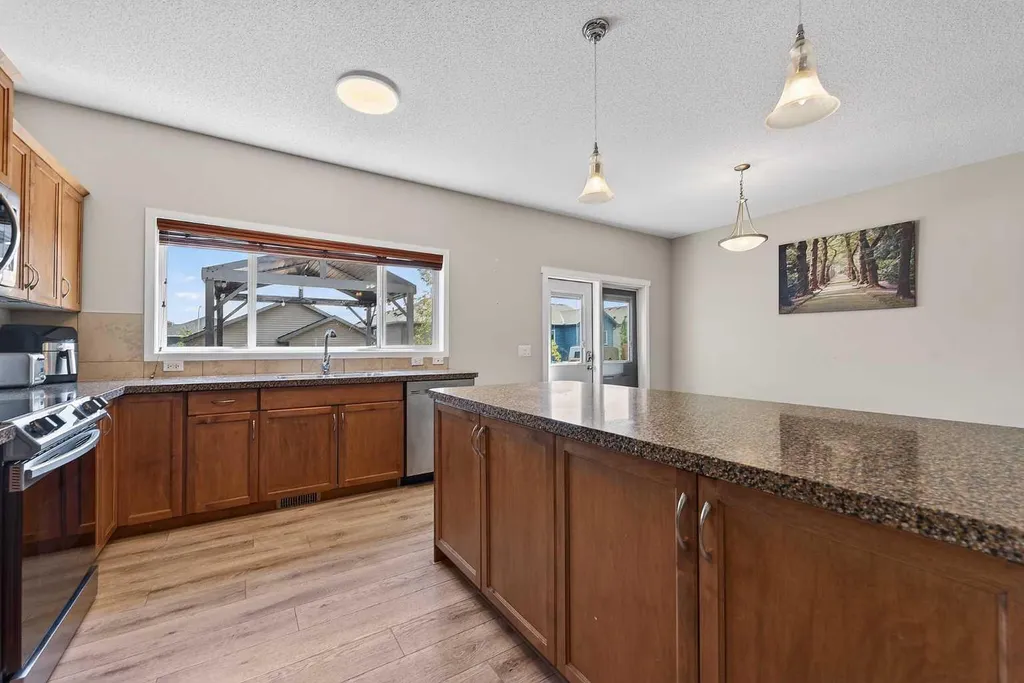 52 Reunion Close NW Airdrie AB T4B 0M2