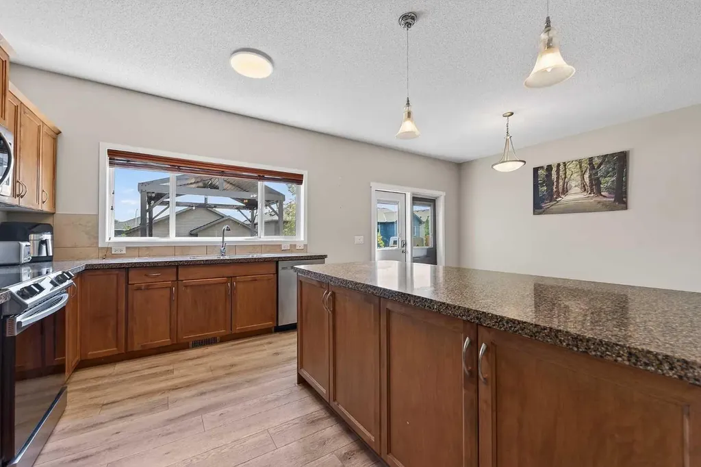 52 Reunion Close NW Airdrie AB T4B 0M2