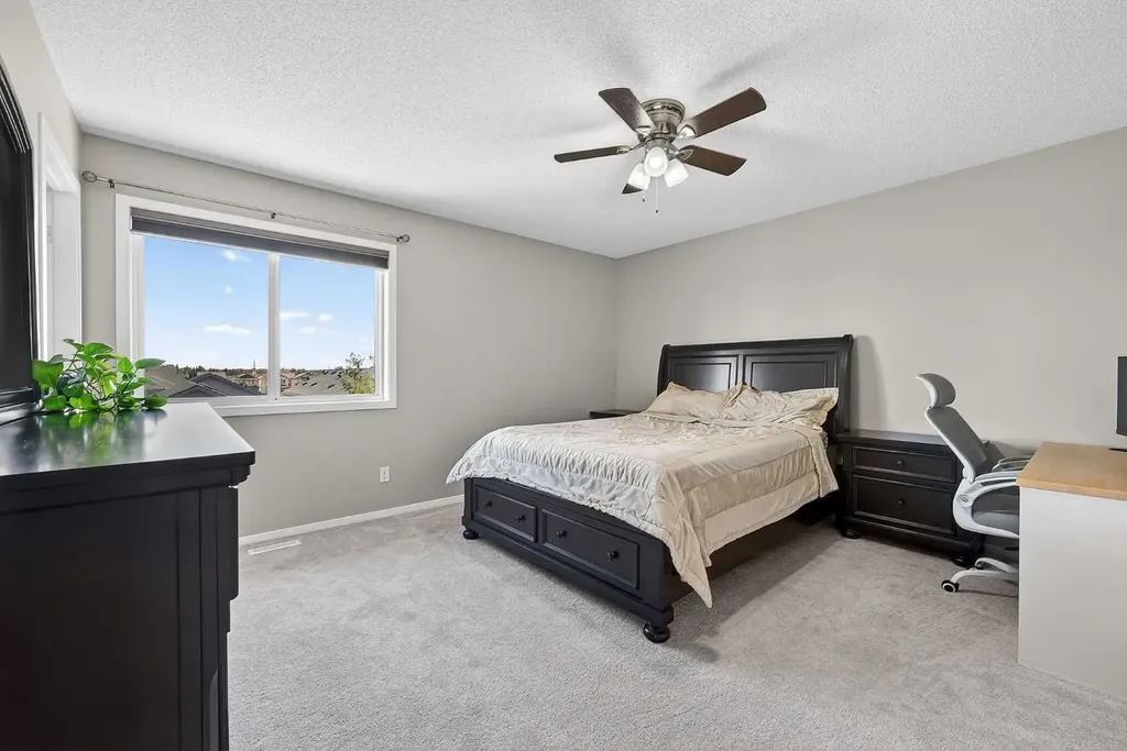 52 Reunion Close NW Airdrie AB T4B 0M2