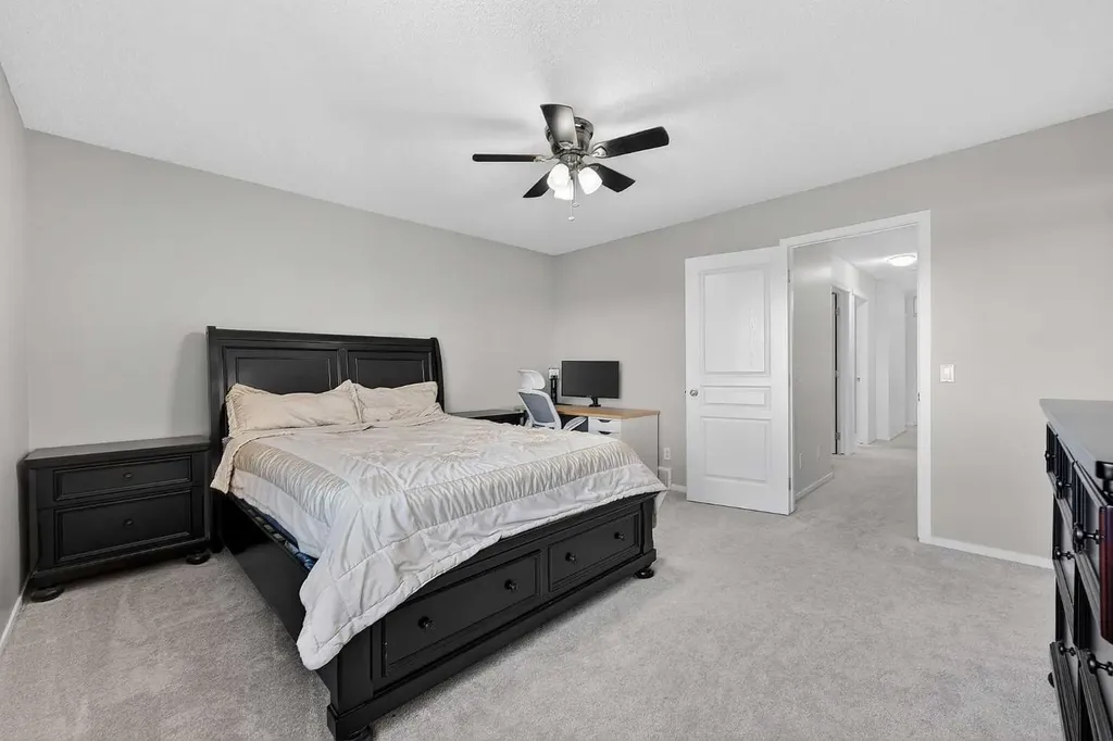 52 Reunion Close NW Airdrie AB T4B 0M2